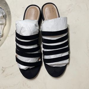 Slightly wear (one time ) women’s sandals size 9.5 a new day brand